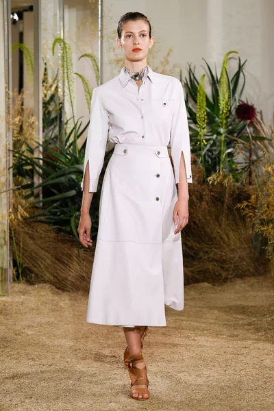 Look 13